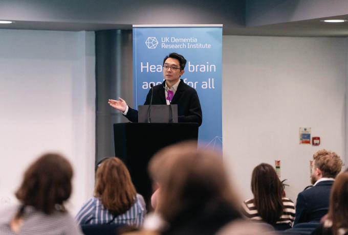 Dr Junheng Li presenting his research in a parallel session