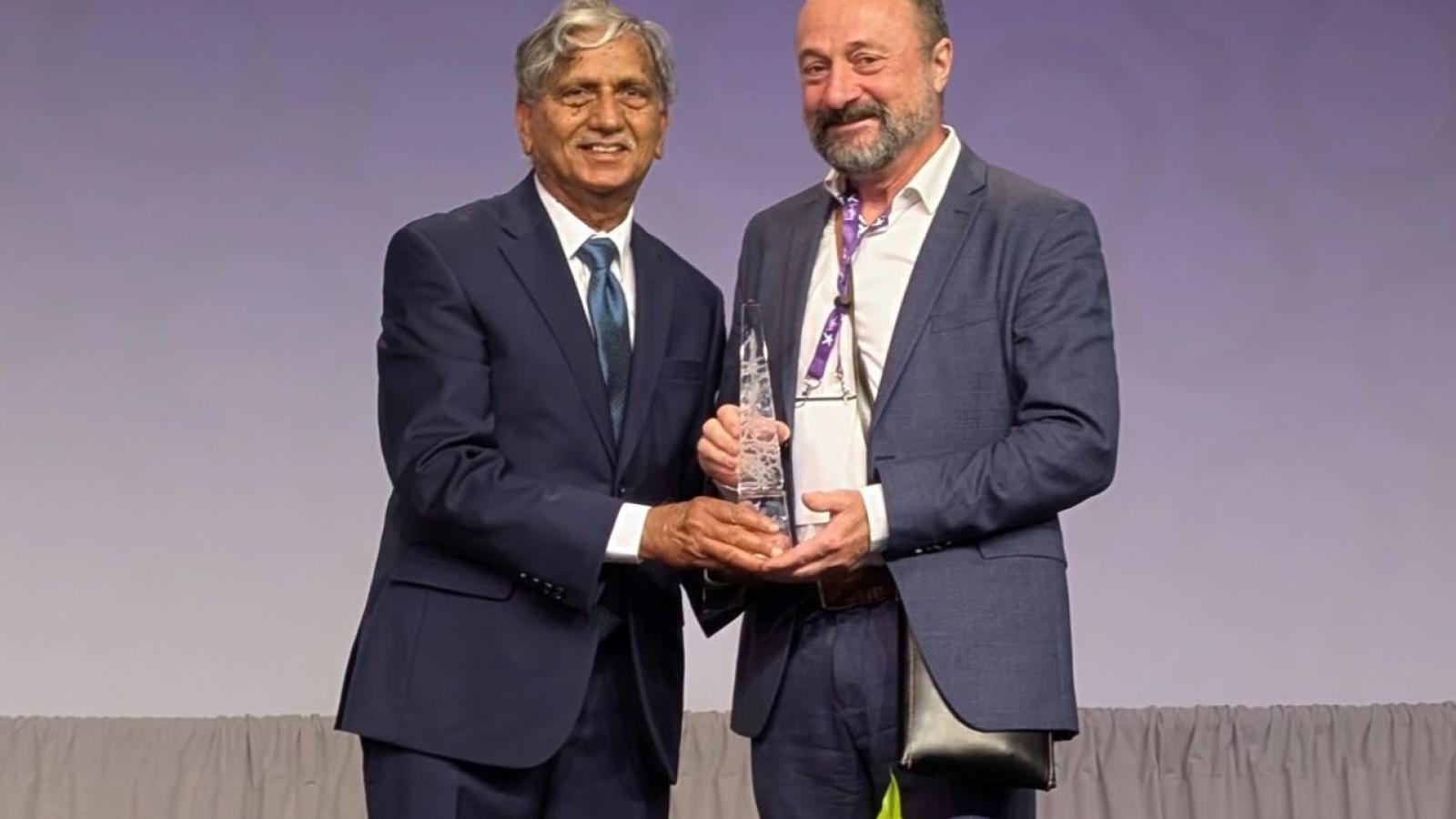 Bart De Strooper accepting his lifetime achievement award